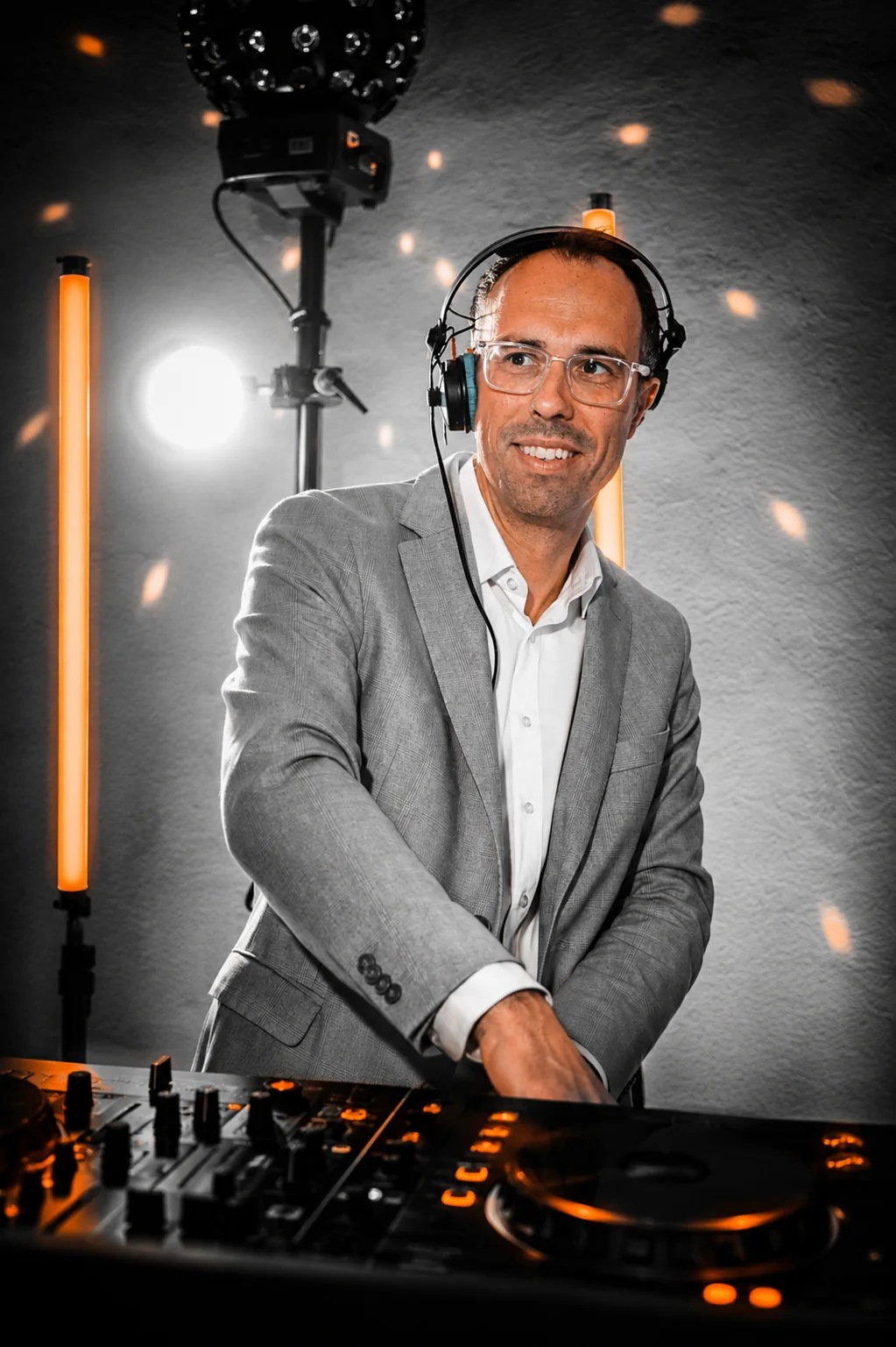 René Kaffée als Hochzeits-DJ am DJ-Pult